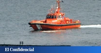 Rescatan a dos pescadores heridos tras incendiarse su barco en Muros (A Coruña)