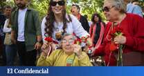 Muere Celeste Caeiro, la mujer que con sus claveles dio nombre a la revolución en Portugal