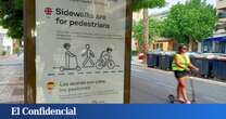 Málaga intenta 'educar' a sus guiris: carteles en inglés contra patinetes y 'descamisaos'