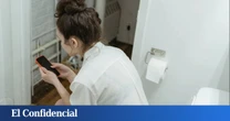 Hacen 125 colonoscopias y descubren por qué no deberías volver a llevarte el móvil al baño