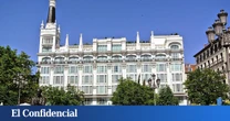 Locura en Santa Ana: 2.000 madrileños arramblan con los muebles del Reina Victoria