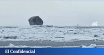 Sale a pescar y se encuentra con el iceberg más raro del mundo: "No solo es que sea negro"