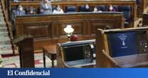 A un diputado del PP se le rompe su escaño y cae al suelo durante la comparecencia de Sánchez