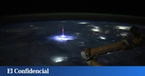 Una astronauta de la NASA en la ISS fotografía la atmósfera y documenta cómo una tormenta dispara rayos al espacio