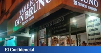Surrealista suceso en Mallorca: conduce sin carnet, provoca un accidente y pide una cerveza en el bar que casi empotra