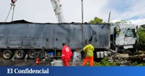 Muere el conductor de un camión con productos inflamables al volcar en un túnel de la AP-7 (Alicante)
