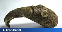 Dos hombres encuentran con un detector de metales misteriosas joyas de hace 1.400 años que ya estudian los arqueólogos
