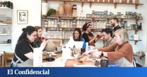 Hacer una taza de arcilla en un local de moda no es tan buen negocio para la cerámica valenciana