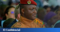Por qué internet está perdiendo la cabeza por este dictador militar africano
