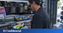Vinilos, café y arte: el quiosco callejero de Madrid que triunfa y es refugio de melómanos y coleccionistas