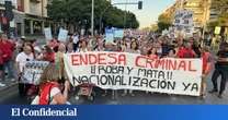 Los barrios hartos de Sevilla que viven en un 28 de abril constante: sin luz a 40 grados