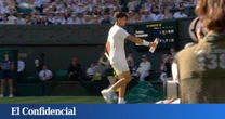 El aplaudido gesto de Alcaraz en Wimbledon: se recorre la pista para dar su agua a un persona atendida por un golpe de calor