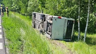 Wypadek autobusu wycieczkowego. Pięcioro nastolatków trafiło do szpitala