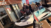 Wypadek w Giżycku. Skuter z 11-latkiem wylądował na dachu stacji