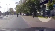 Rowerzysta zaatakował seniorkę i uciekł. „Babcia trafiła do szpitala”