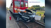 Zderzenie Porsche z pociągiem. Ranny został 69-letni kierowca