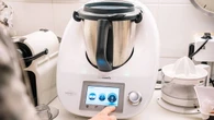 Ukradli skrzynie z amunicją artyleryjską. Ich łupem padły też Thermomixy