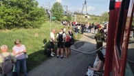 Pożar nasypu i zerwana trakcja. Strażacy ewakuowali ponad 500 osób
