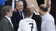 Florentino Pérez vota en las elecciones a la presidencia del Real Madrid entre el cariño de los socios