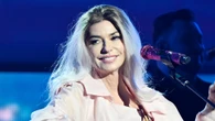 Shania Twain shares sweet moment with emotional fan during Las Vegas concert after leaving audience members ‘crying’