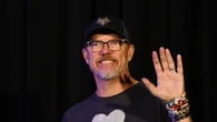 Scream star, 54, looks totally different from 90s fame with gray beard and glasses in appearance at Illinois Comic Con