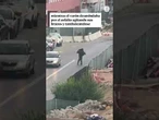 Un hombre provoca el caos en el distrito de Latina andando por la carretera #Hombre #Carretera