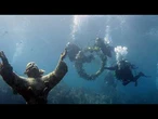 Des plongeurs restaurent le monument italien du Christ des Abysses