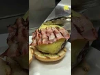 Alfredo´s y su hamburguesa para celebrar el 4 de julio #Alfredo's #Hamburguesa #Gastronomía
