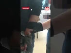 Kradzież łańcuszka w miejskim autobusie. Wszystko się nagrało! #fakt #news #kradzież #policja