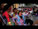 Des clowns envahissent Lima pour le défilé annuel du Jour du rire