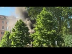 Incendio a piazza Vittorio a Roma all’angolo del giardino, intervengono i Vigili del Fuoco