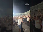 Proposta di matrimonio durante il concerto di Max Pezzali allo stadio Olimpico di Roma