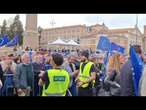 Manifestazione "Una piazza per l'Europa a Roma", sventolano le bandiere dell'Ue