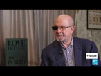 "La plume est plus forte que le couteau" : Salman Rushdie parle de censure et de fiction