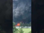 Dramatyczny pożar pod Ustką! Płonie fabryka aerozoli, trwa walka z ogniem