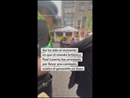 Imágenes del momento en que el cineasta Paul Laverty es arrestado por la policia británica #shorts