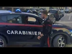 Femminicidio nel Beneventano, l'arrivo del fermato alla caserma dei carabinieri