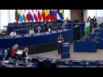 Irene Montero (Podemos) a Strasburgo canta per Trump: Tanti auguri mister Genocidio