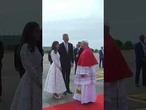 Los Reyes y Sánchez reciben con una cálida bienvenida al Pontífice en Barajas
