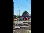 Un treno ha investito uno scuolabus a un passaggio a livello situato a Buggenhout, in Belgio