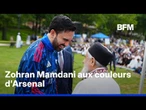 Le maire de New York revêt un qamis aux couleurs d'Arsenal