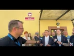 Bąkiewicz stawił się w prokuraturze - nie wpuszczono go. Rządowi zależy na spektaklu.