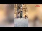 BARCELLONA, polvere colorata sulla SAGRADA FAMILIA: fermate due attiviste per il clima