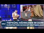 SKANDAL IM DOM: Kunstaktion mit Hähnchen & Sensen schockiert Paderborn – Gläubige empört!