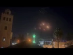 Raffica di missili dall'IRAN, le scie luminose nel cielo di GERUSALEMME