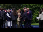 Meloni e Modi scherzano tra i leader del G7: Siamo la coppia più famosa del mondo