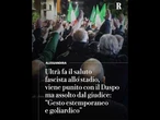 Ultrà fa il saluto fascista, punito con il Daspo ma assolto dal giudice: “Estemporaneo e goliardico”