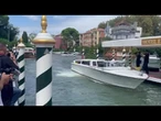 Venezia 82, Sophie Codegoni arriva al Lido a bordo di un taxi acqueo
