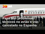 Papa Leão 14 desembarca de avião após aeronave apresentar problemas técnicos na Espanha