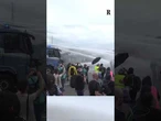 La polizia apre gli idranti sul corteo pro Palestina a Marghera, Venezia